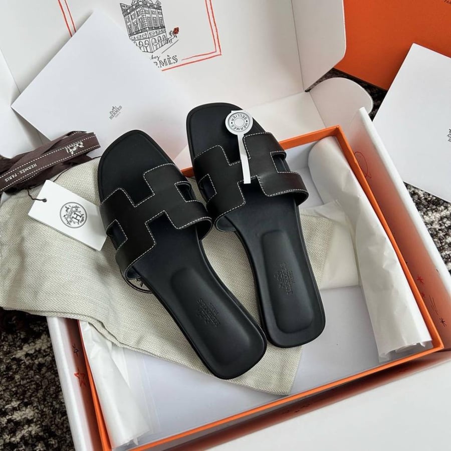 Hermes Orpan in Black with white stitch