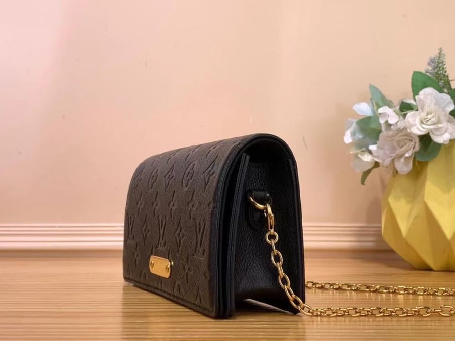 LV LILY POUCH