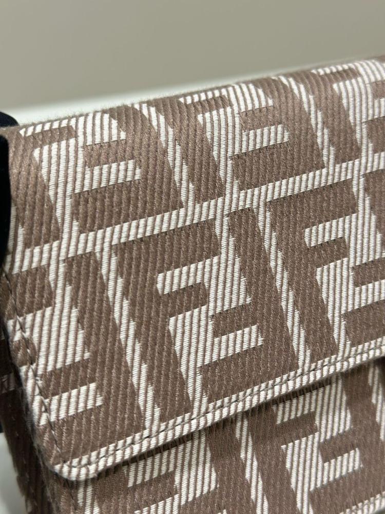 BAGFN1-Fendi Baguette chain wallet