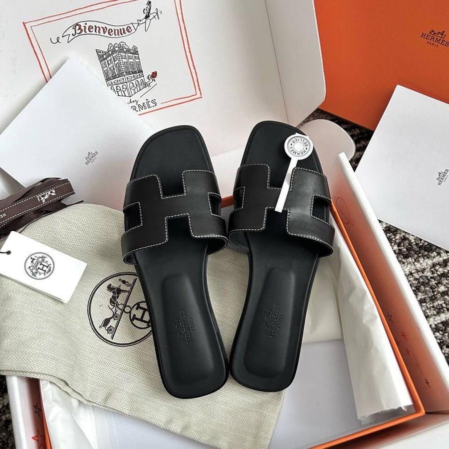 Hermes Orpan in Black with white stitch