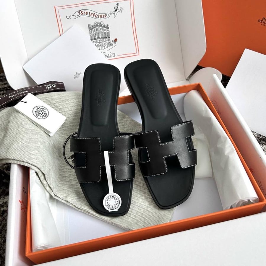Hermes Orpan in Black with white stitch