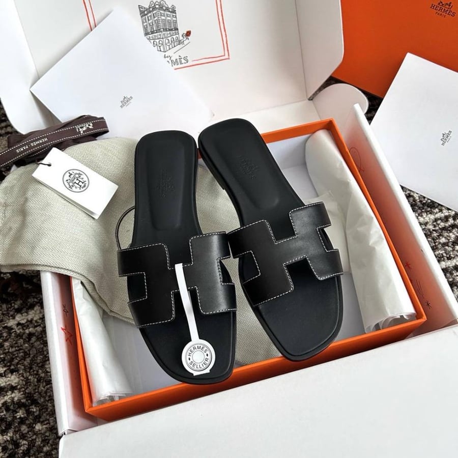 Hermes Orpan in Black with white stitch