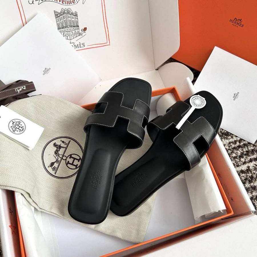 Hermes Orpan in Black with white stitch