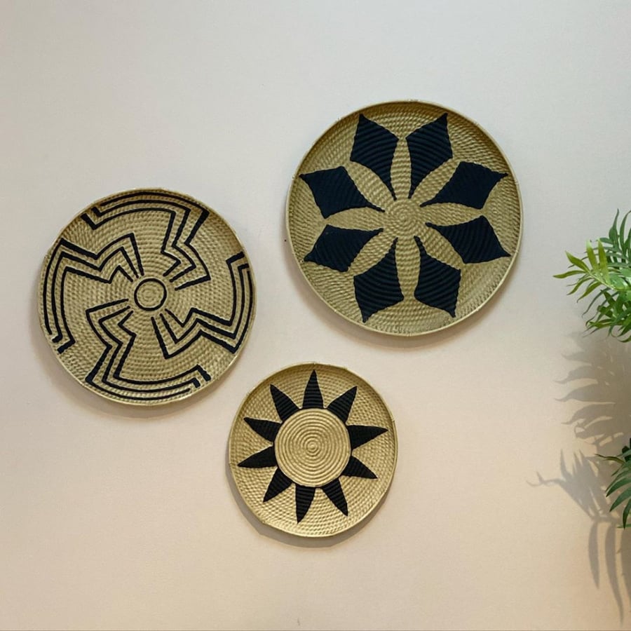 Wall-mounted iron tray
