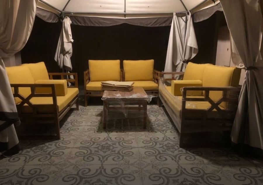 Wooden seating set for seven people (honeycomb design)