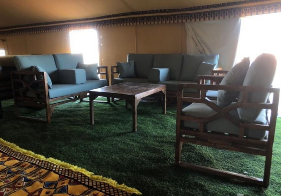 Wooden seating set for seven people (honeycomb design)