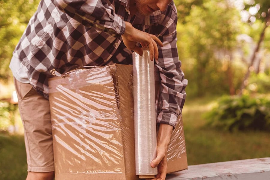 A roll of transparent plastic wrapping film, 3 pieces.