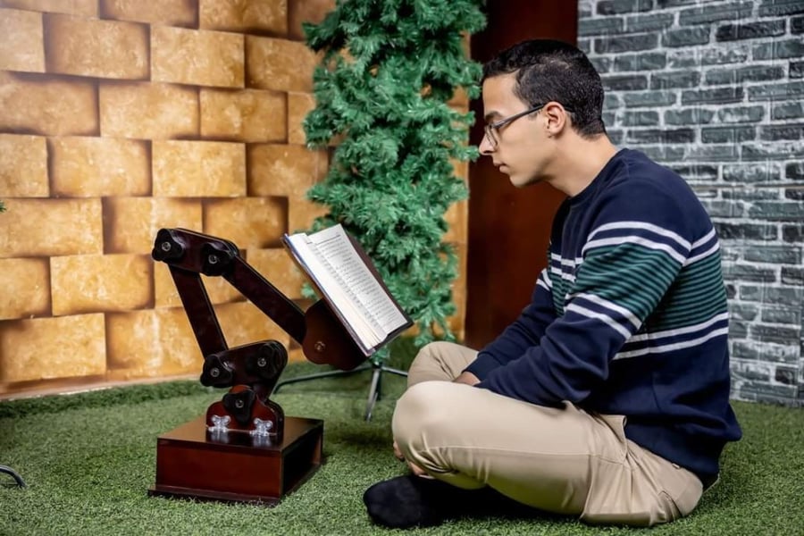 Wooden Quran holder, foldable and adjustable, comfortable to use and easy to assemble