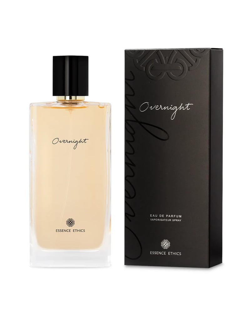 Green apple, orange blossom and amber notes of Overnight