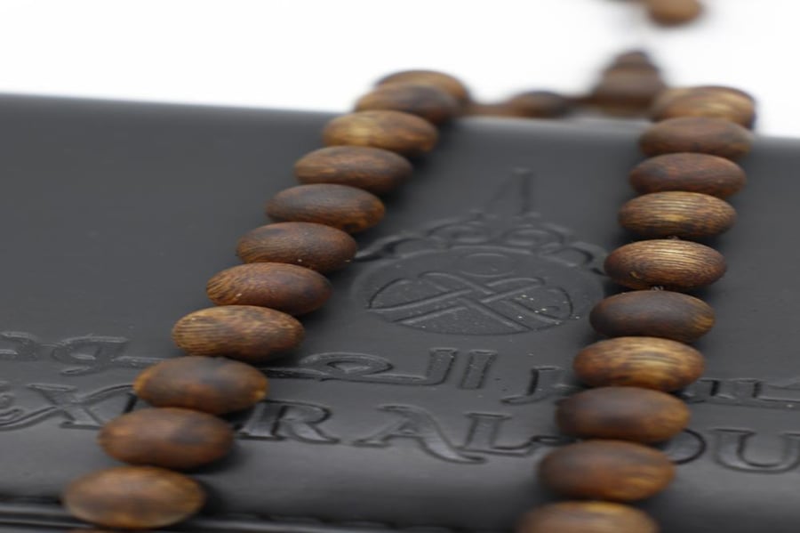 سبحة العود الفاخرة  ١٠ مل