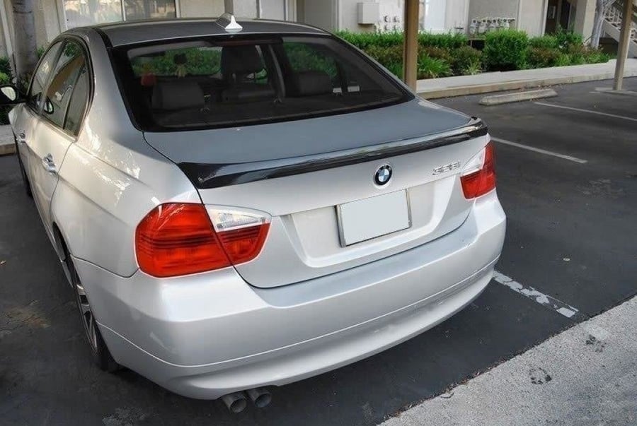 اصطب شنطة يمين بي ام دبليو الفئة الثالثة BMW