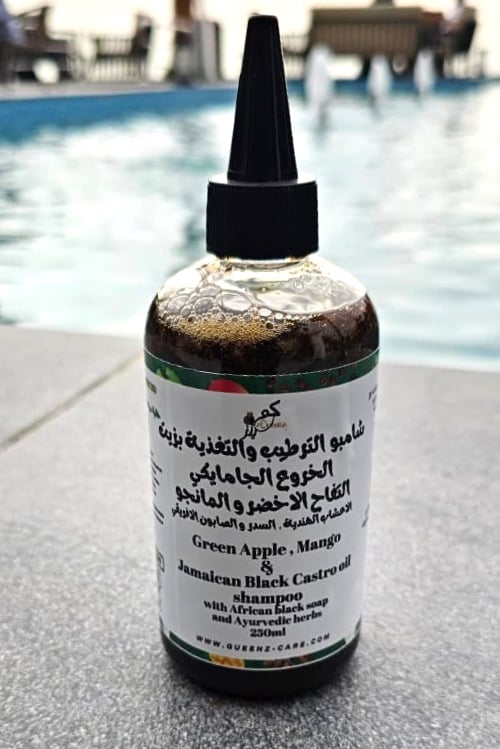 شامبو  كوينز للترطيب  والتغذية بزيت الخروع الجامايكي   التفاح الاخضر و المانجو     الاعشاب الهندية , السدر  و الصابون الافريقي250مل رغوة خفيفة من مواد طبيعية  لطيفة على شعرك