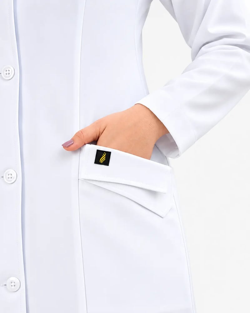 باكج 3 لابكوتات 42 إنش صورة Lab Coats Bundle photo
