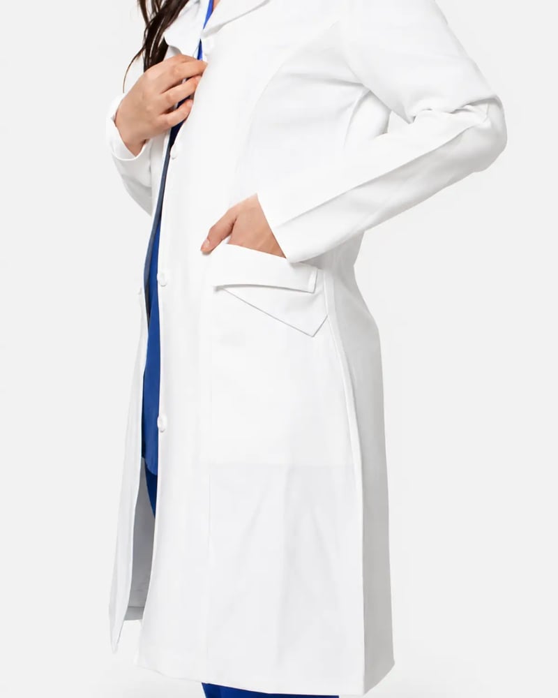 لابكوت ماجستي أبيض صورة 4 White Majesty Lab Coat photo 4