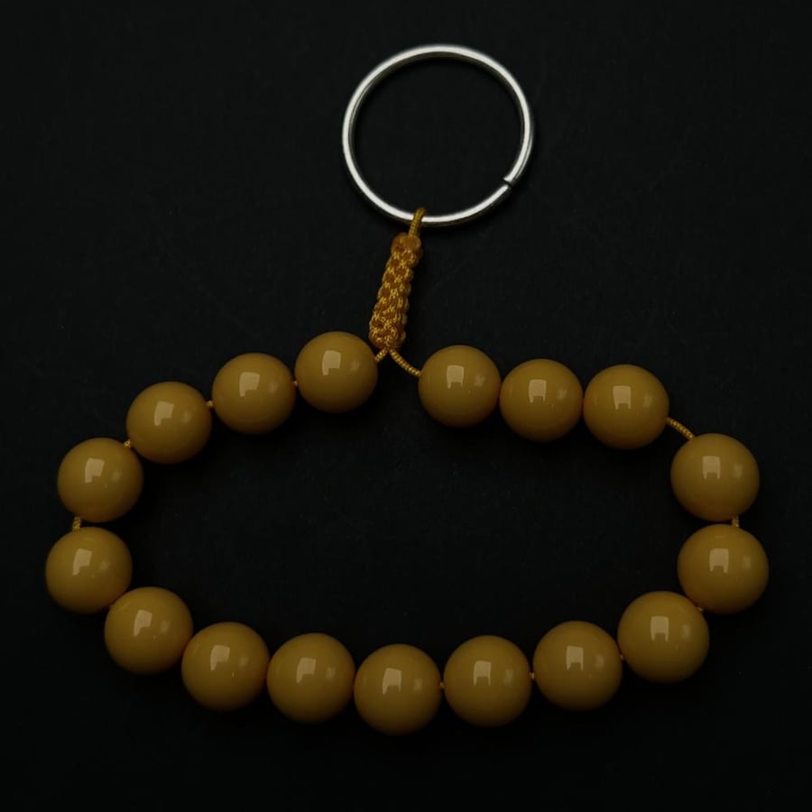 ميدالية اصفر