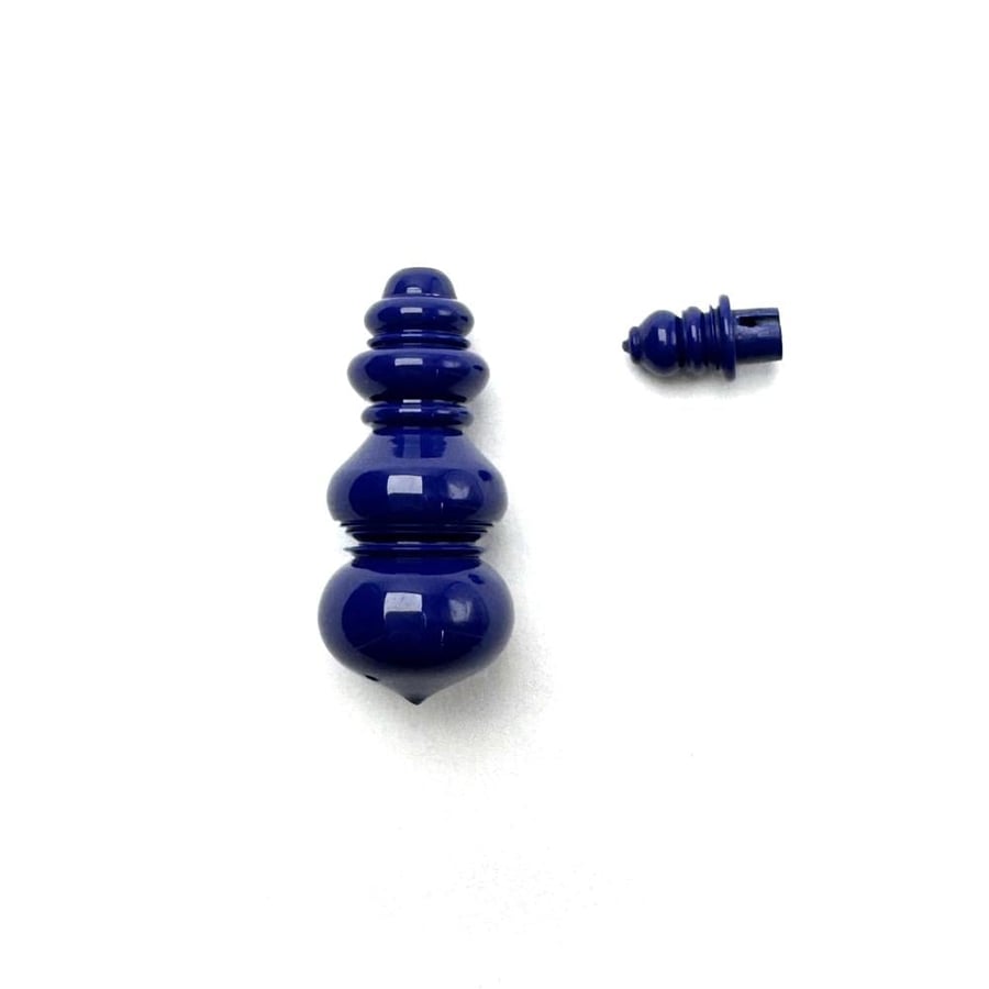 Old blue bowling ball, Zrawi, with machining, craftsmanship workshop