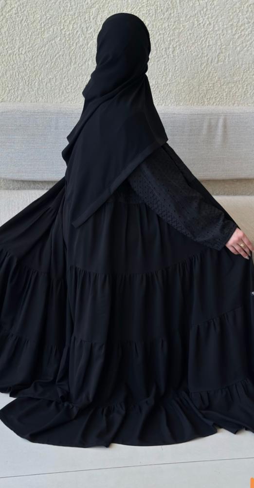 Abaya with wide cut and torn edges