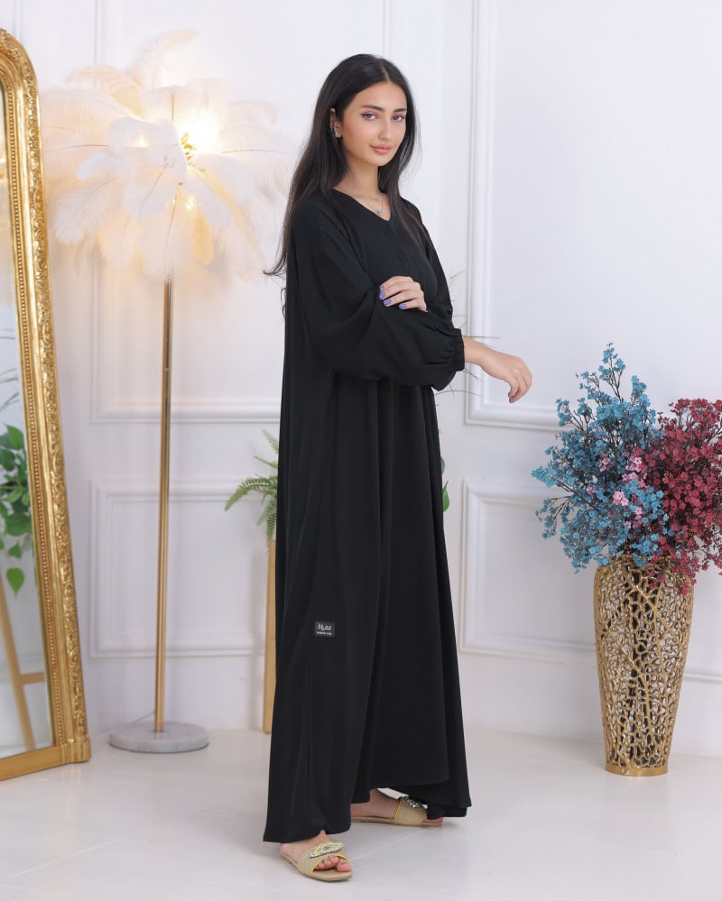 A closed abaya from the front with a zipper