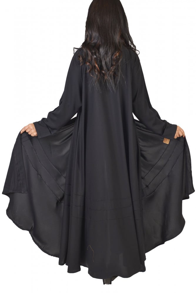 عباية كلوش بخطوط اسود