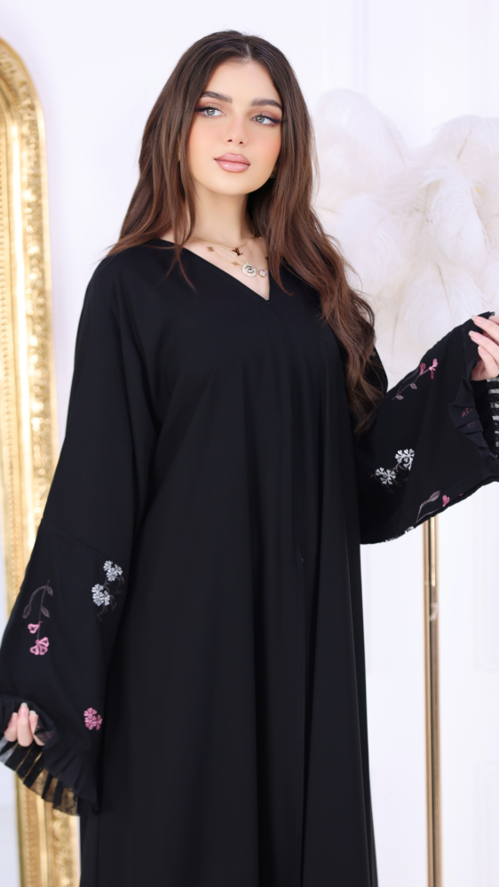 عباية كم تطريز مع كسرات