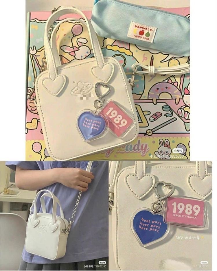 حقيبة مع ميدالية