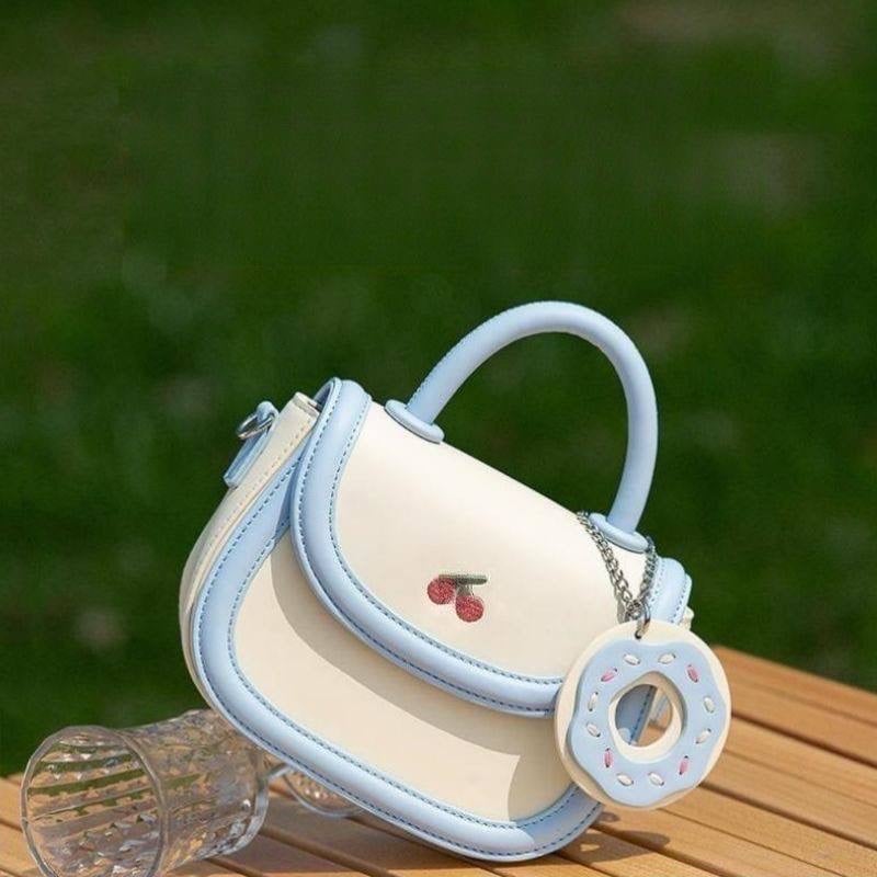 شنطة مع ميدالية