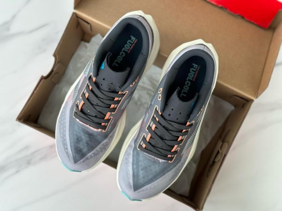 NS) New Balance FuelCell SuperComp Elite v4 Sneakers