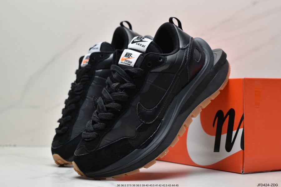 Sacai X NIKe vaporWaffle