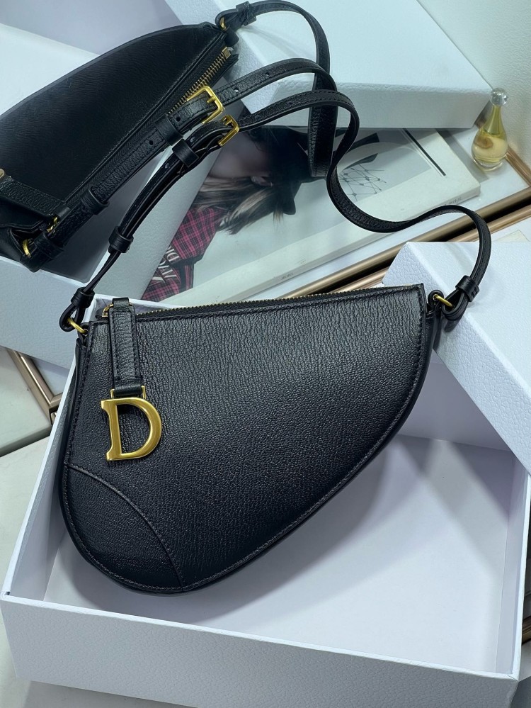 DIOR SADDLE SHOULDER POUCH