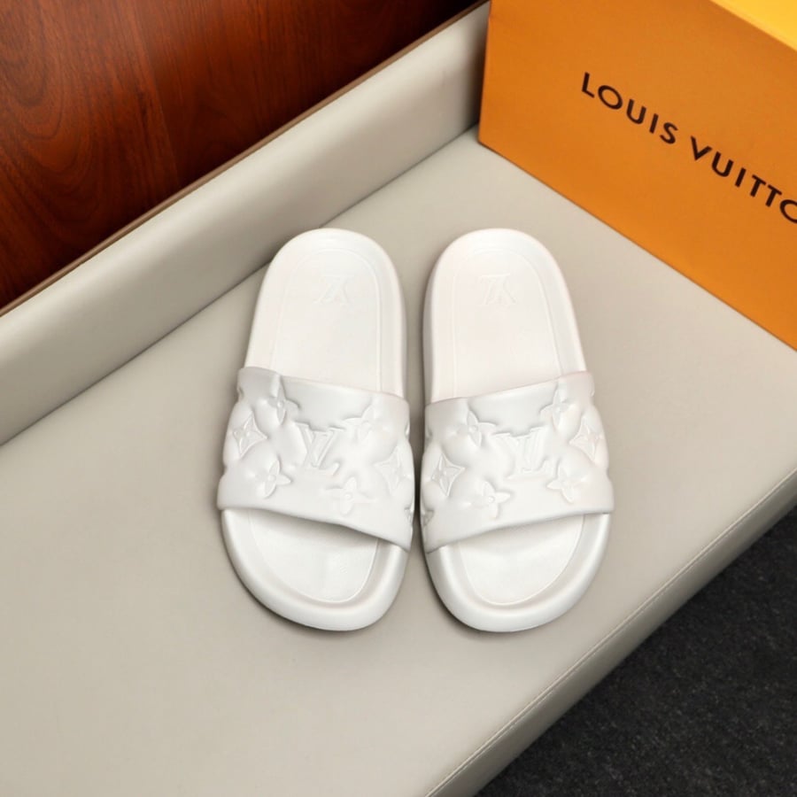 Louis Vuitton slippers