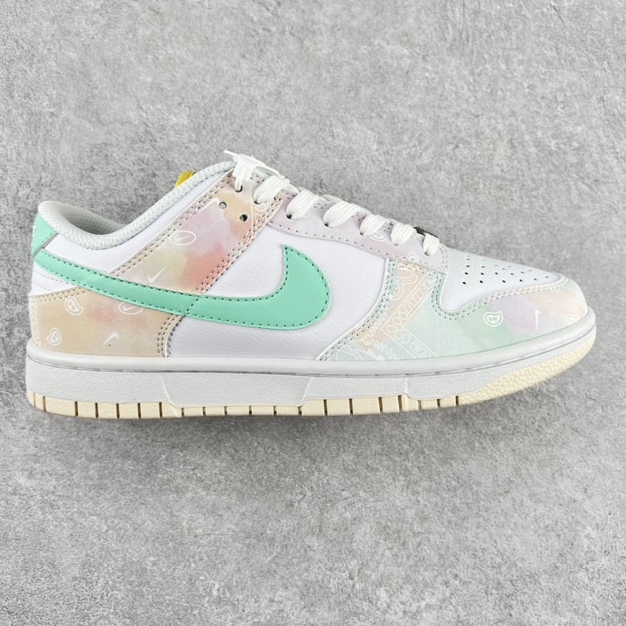 ‏Nike Dunk Low