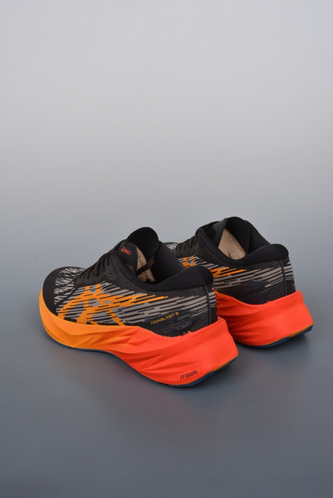ASICS Novablast 3