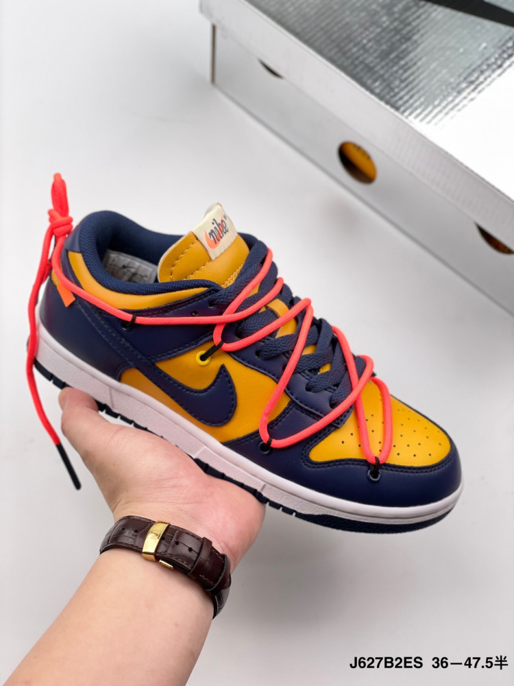 ‏Futura x Nike Dunk Low SB