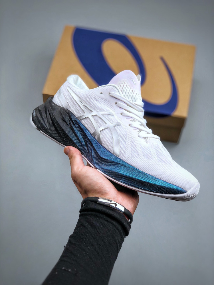 ASICS Novablast 3