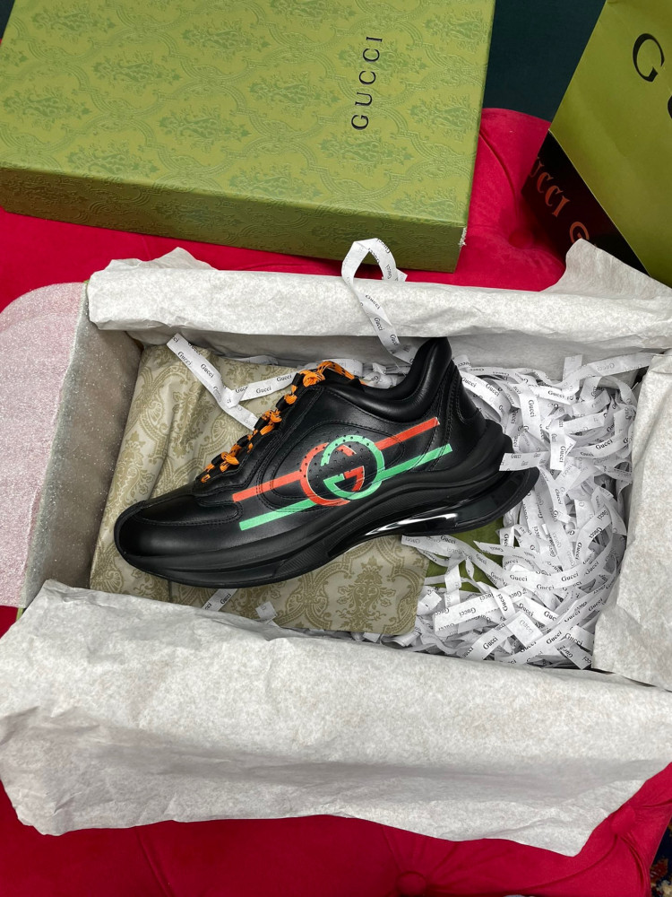 Gucci run low sneakers