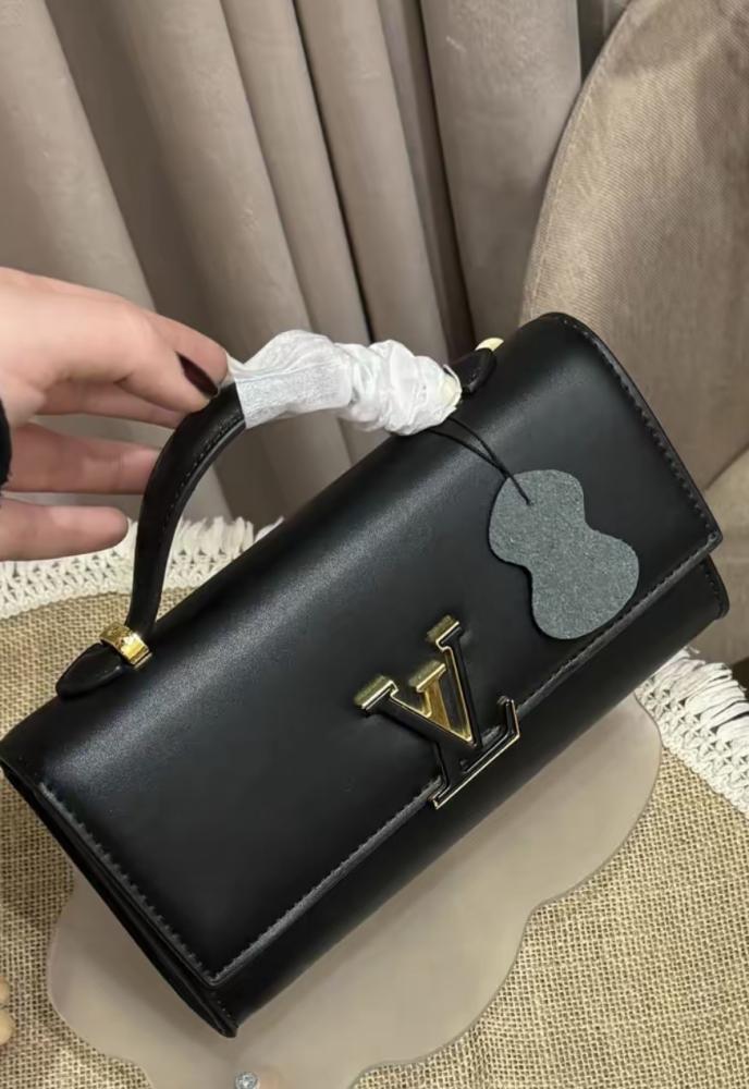 شنطة لويس فيتون