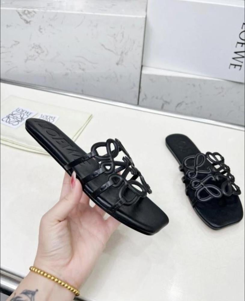 Petal Anagram slide in soft calfskin