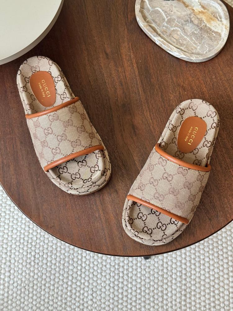 Gucci Wmns GG Lame Platform Slide Sandal Camel Monogram