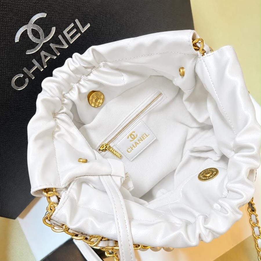 Chanel 25 Pearls Chain Bag