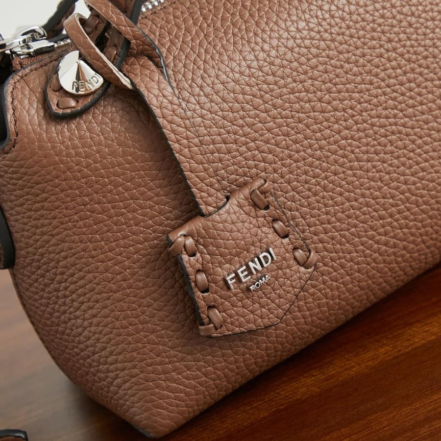 Fendi by the way Selleria فيندي باي ذا واي سيليريا حقيبة صغيرة لون بني