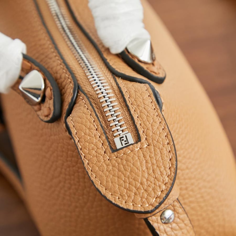 Fendi by the way Selleria فيندي باي ذا واي سيليريا حقيبة صغيرة لون جملي