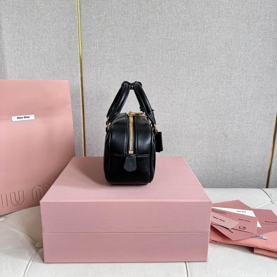 Miu Miu ميوميو أركادي ماتلاسيه حجم ميني