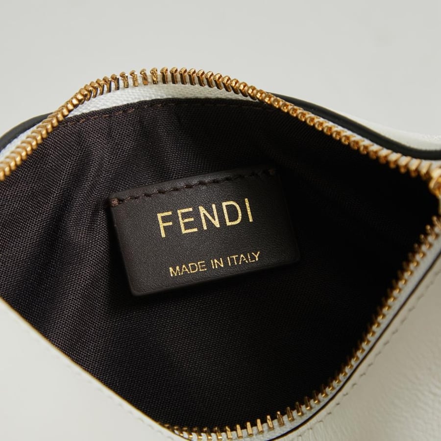Fendi Fendigraphy فيندي حقيبة جلد بمقاس ميني لون ابيض