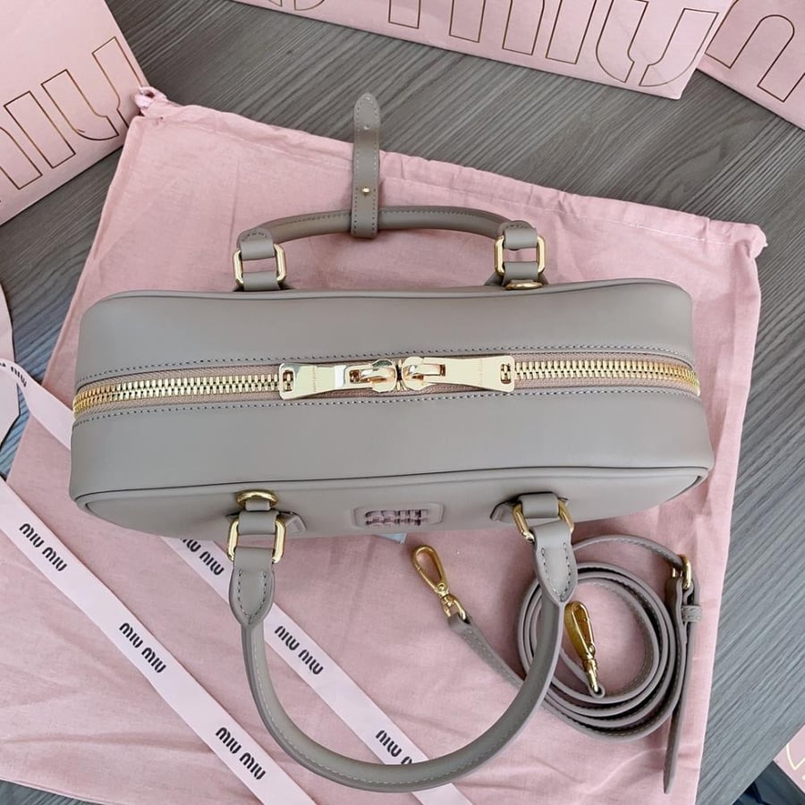 Miu Miu Arcadie in Leather ميوميو أركادي متوسطة الحجم لون بيج