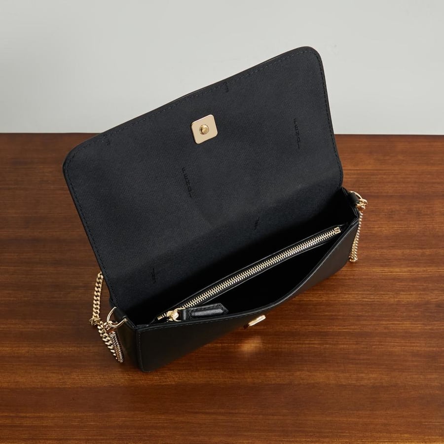 Fendi Graphy wallet فيندي غرافي محفظة لون اسود مع ستراب