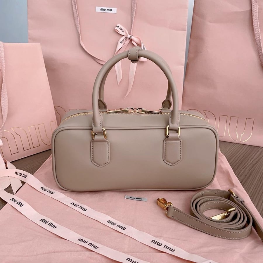 Miu Miu Arcadie in Leather ميوميو أركادي متوسطة الحجم لون بيج