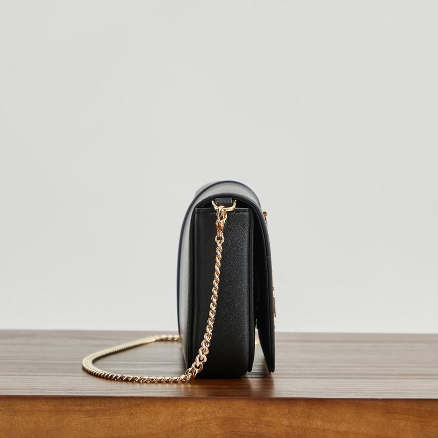 Fendi Graphy wallet فيندي غرافي محفظة لون اسود مع ستراب
