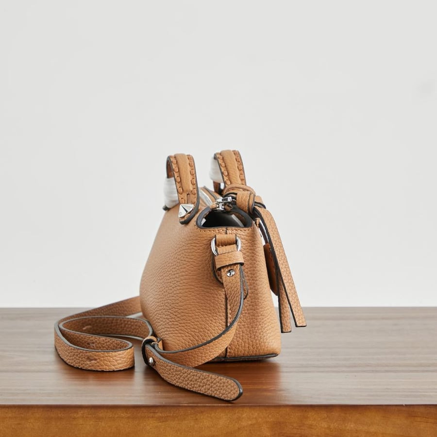 Fendi by the way Selleria فيندي باي ذا واي سيليريا حقيبة صغيرة لون جملي