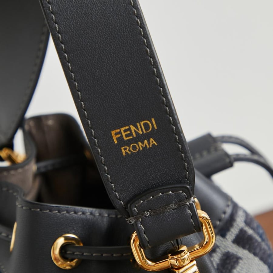 Fendi Mon Tresor فيندي حقيبة مقاس ميني ولون أزرق
