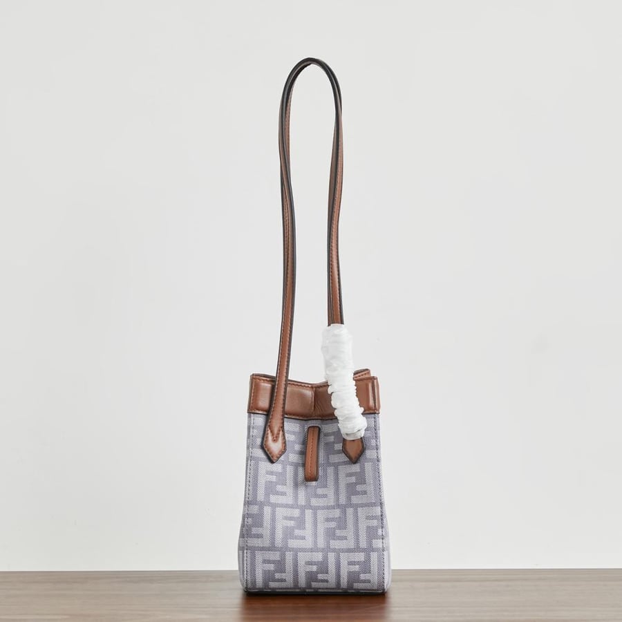 Fendi Origami فيندي اوريغامي حقيبة عملية صغيرة لون أزرق فاتح